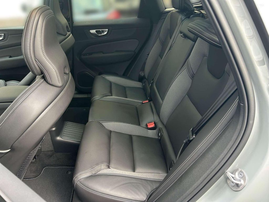Volvo XC60 2025
