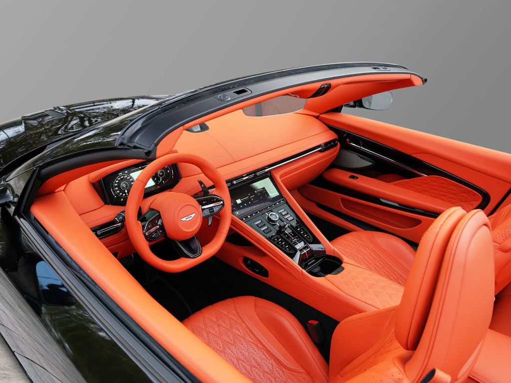 Aston Martin DB12 2024