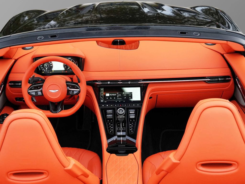 Aston Martin DB12 2024