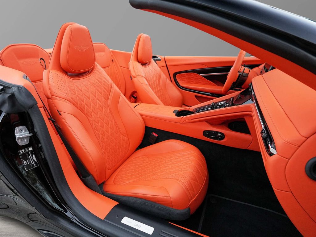 Aston Martin DB12 2024