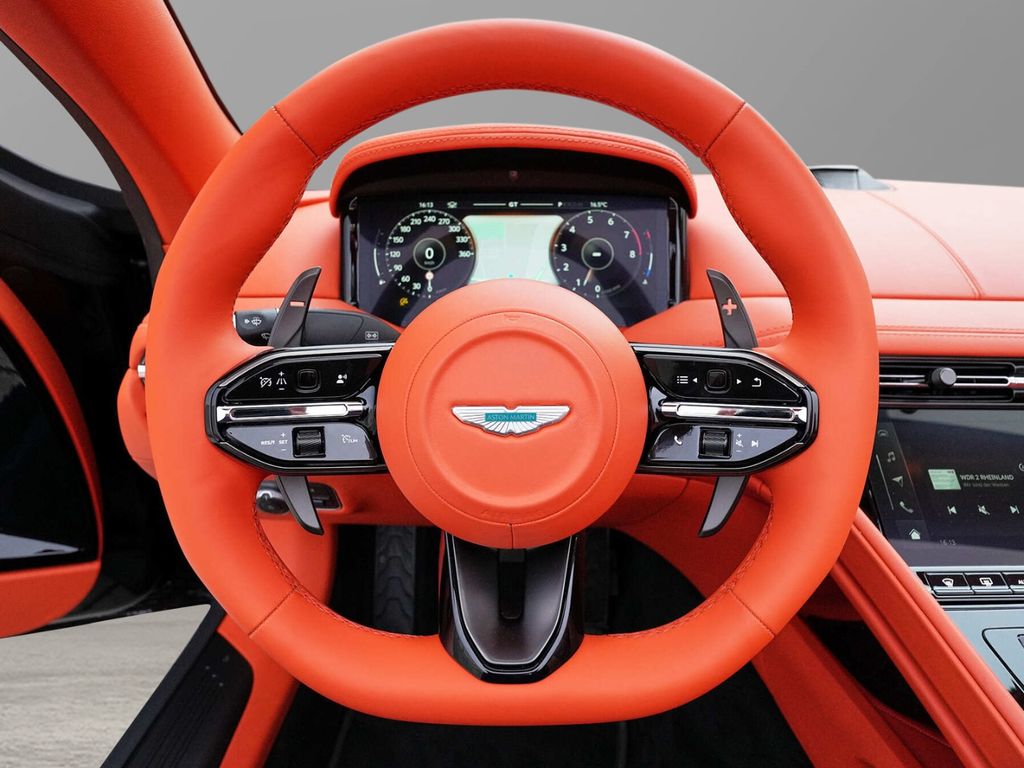 Aston Martin DB12 2024