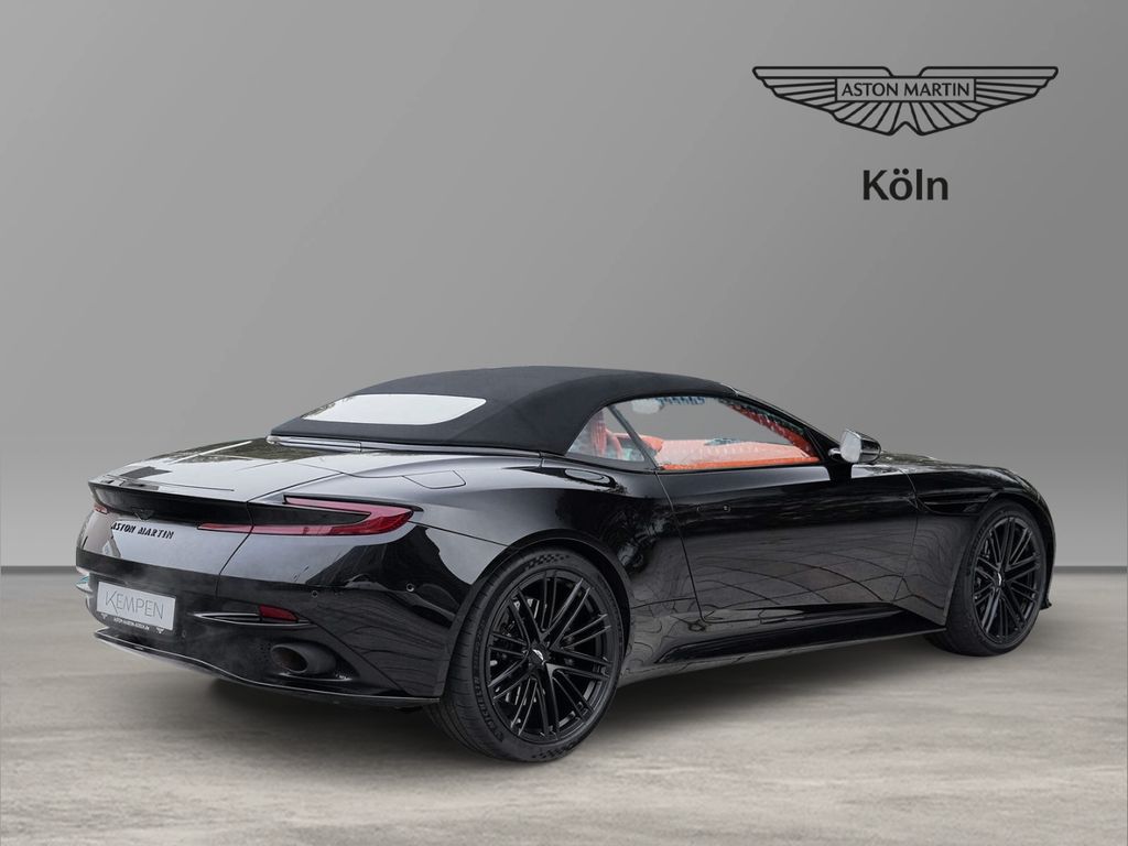 Aston Martin DB12 2024
