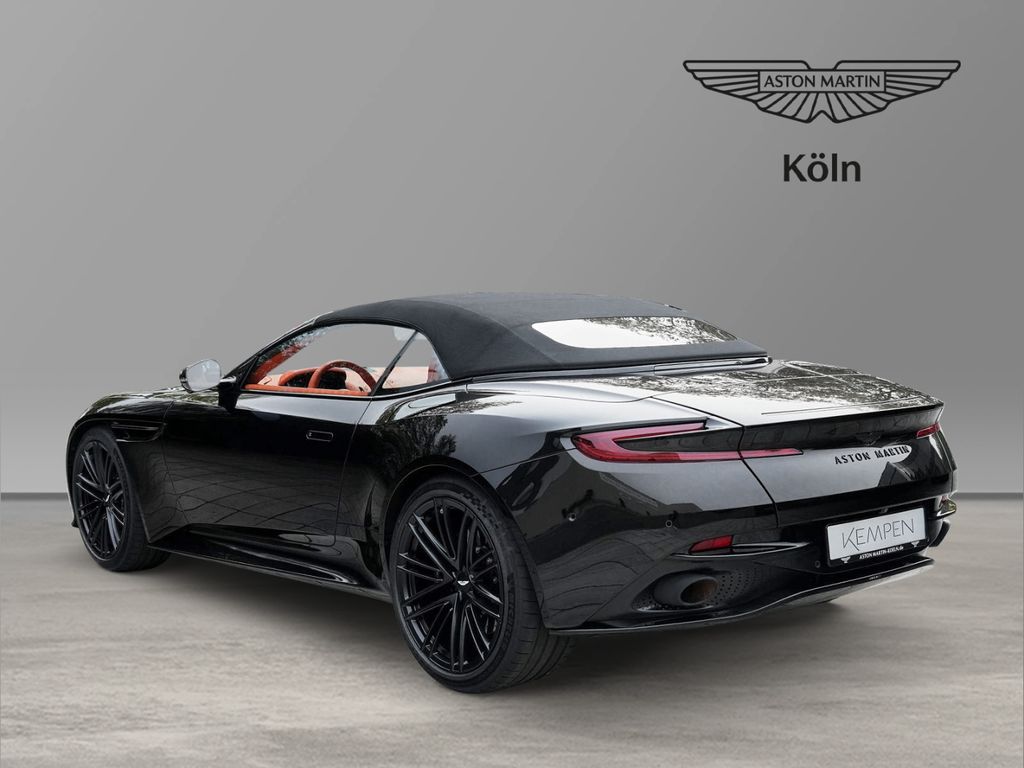 Aston Martin DB12 2024