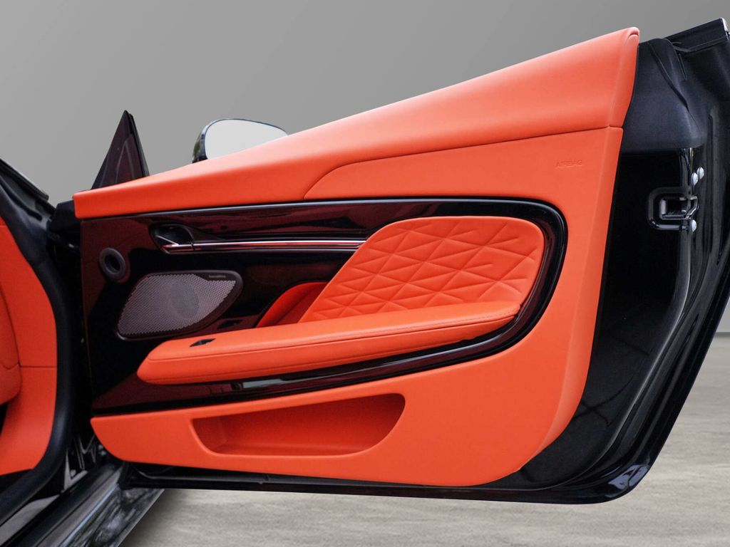 Aston Martin DB12 2024