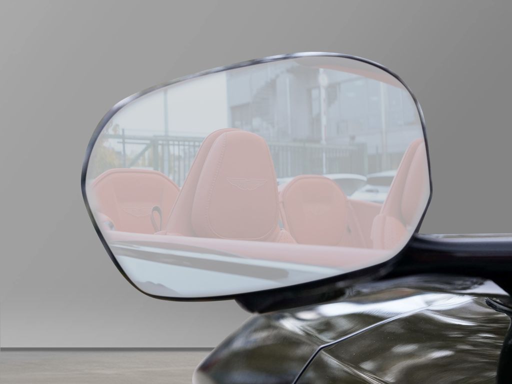 Aston Martin DB12 2024