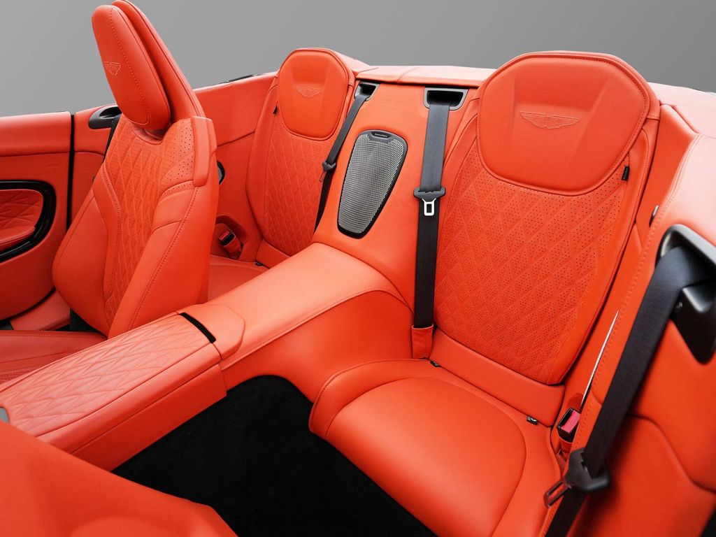 Aston Martin DB12 2024