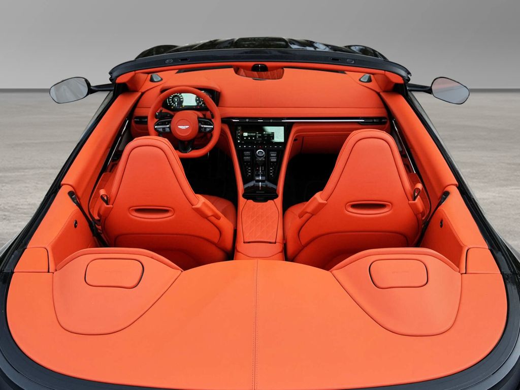Aston Martin DB12 2024