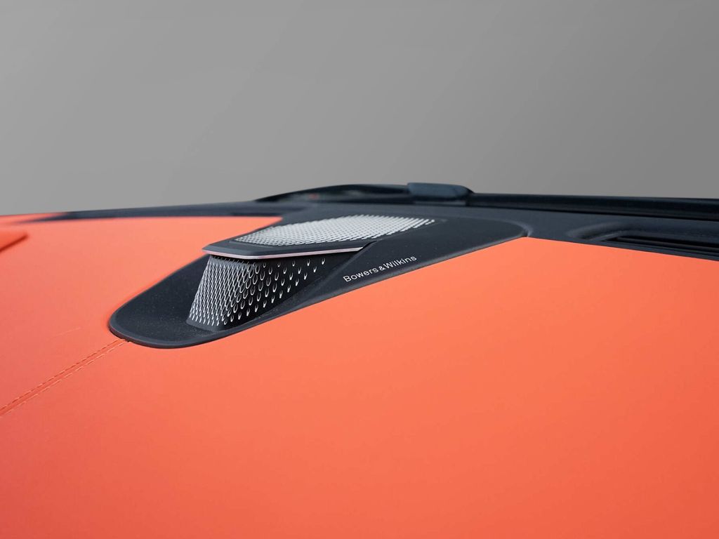 Aston Martin DB12 2024