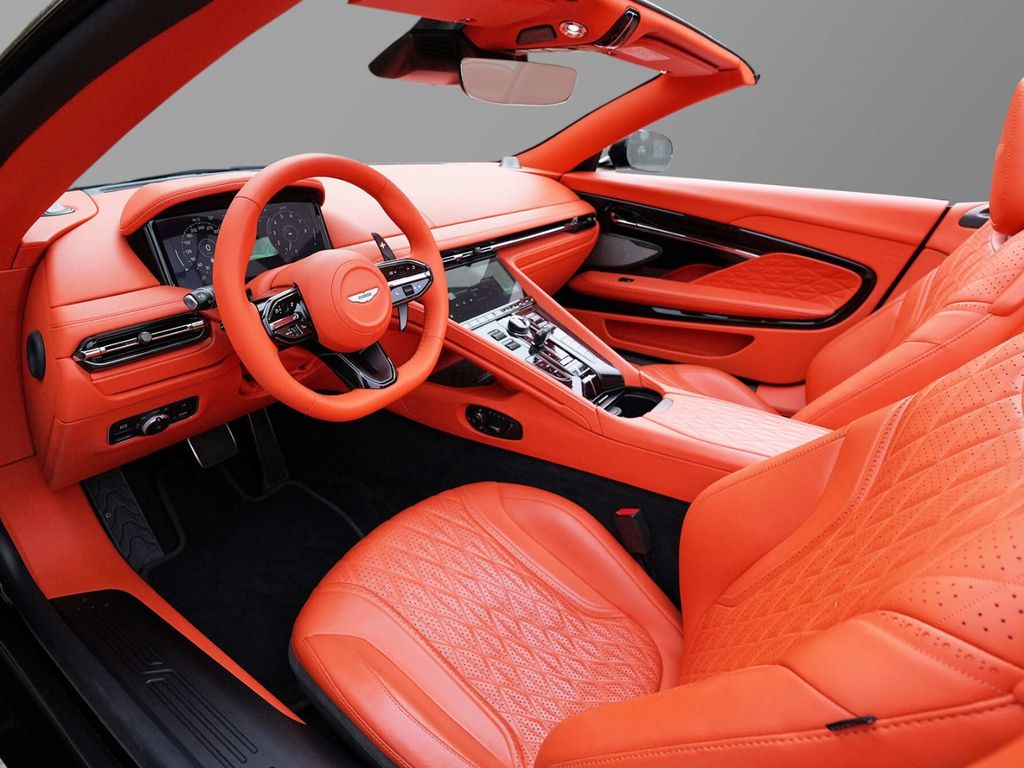 Aston Martin DB12 2024