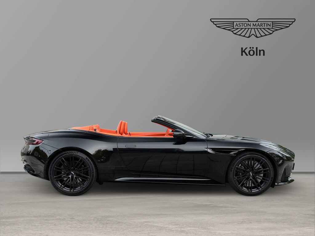 Aston Martin DB12 2024