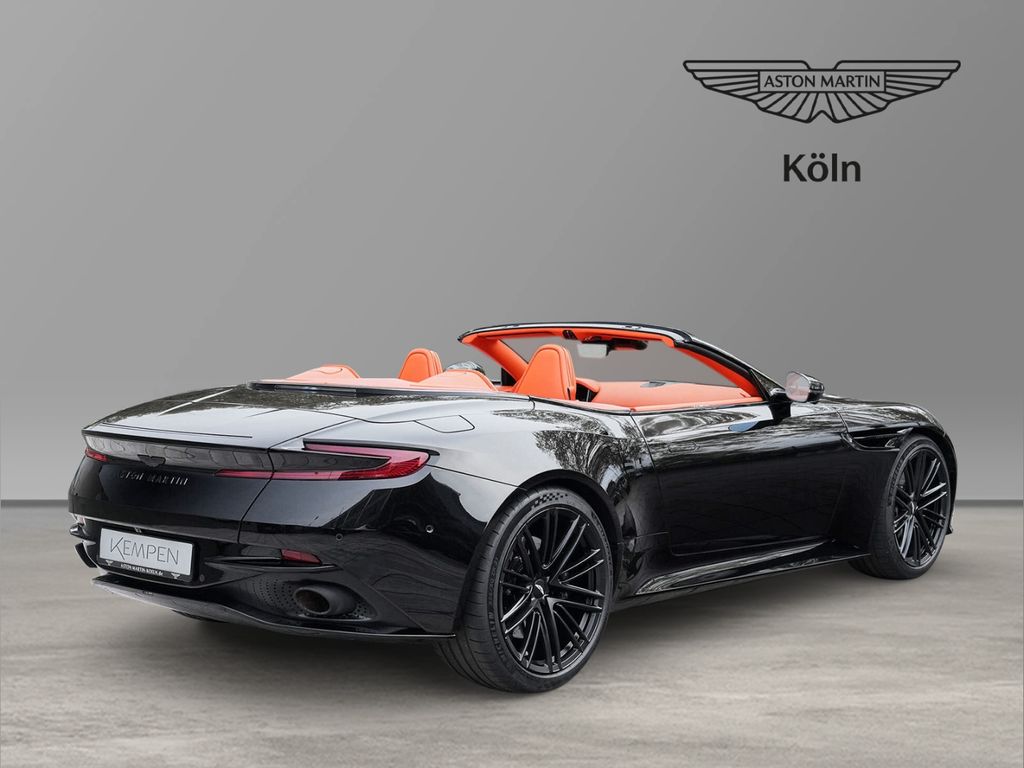 Aston Martin DB12 2024