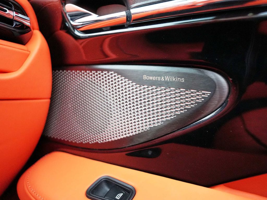 Aston Martin DB12 2024