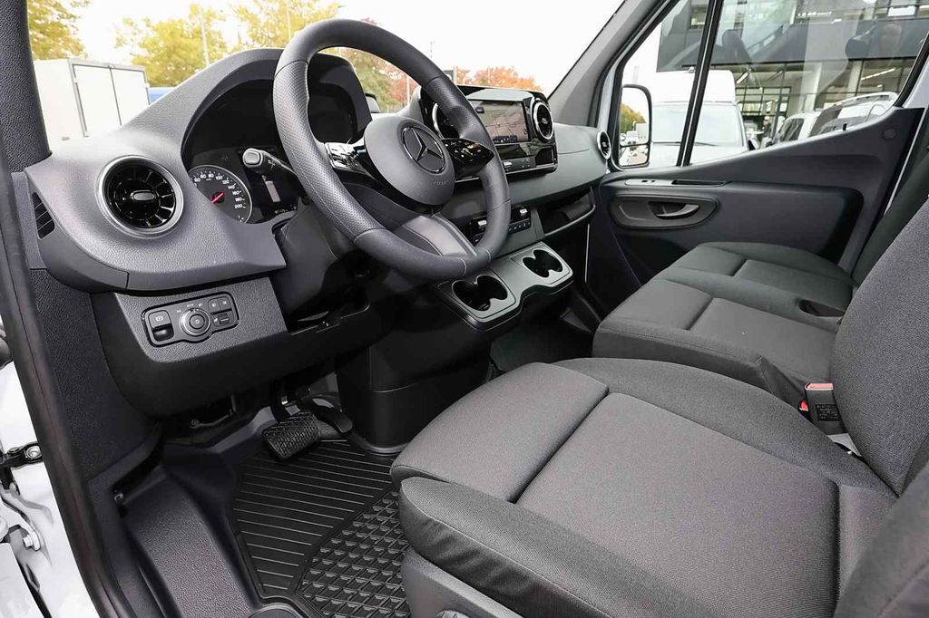 Mercedes-Benz Sprinter 2025