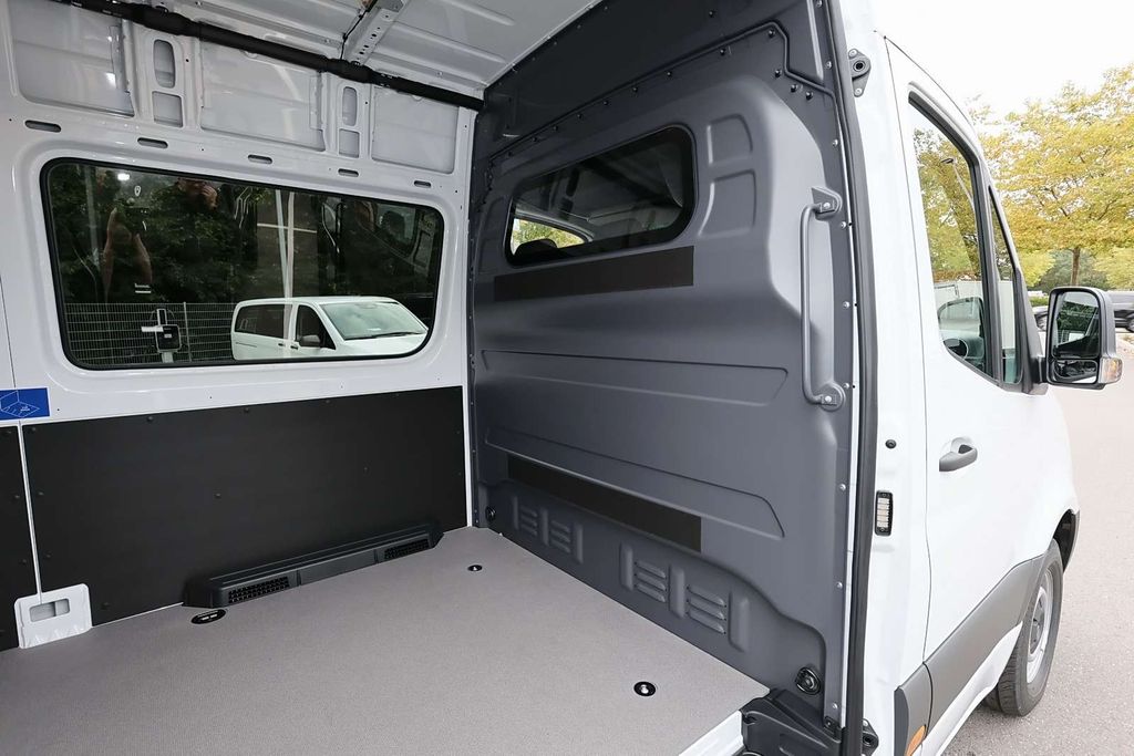 Mercedes-Benz Sprinter 2025