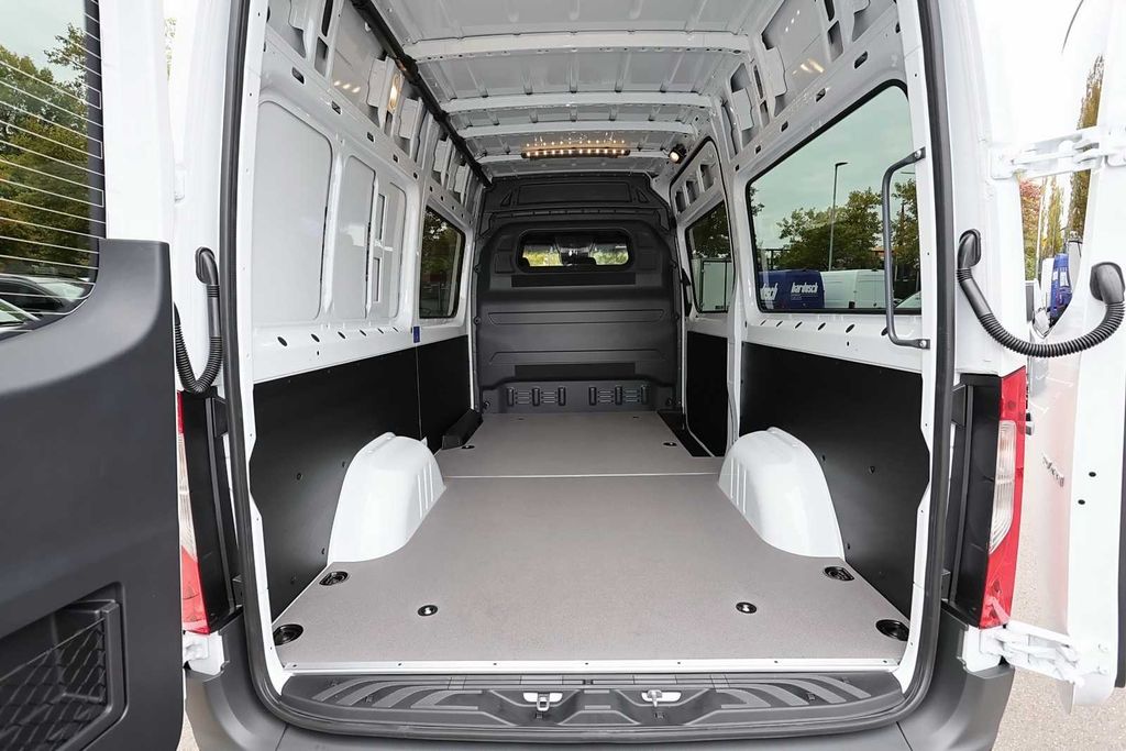 Mercedes-Benz Sprinter 2025