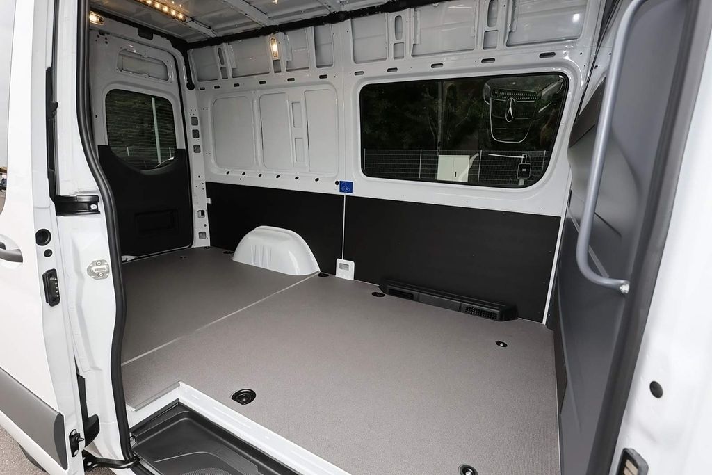 Mercedes-Benz Sprinter 2025