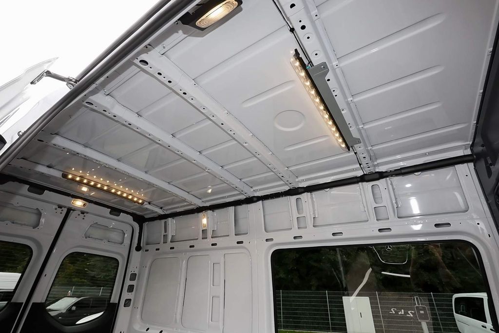 Mercedes-Benz Sprinter 2025