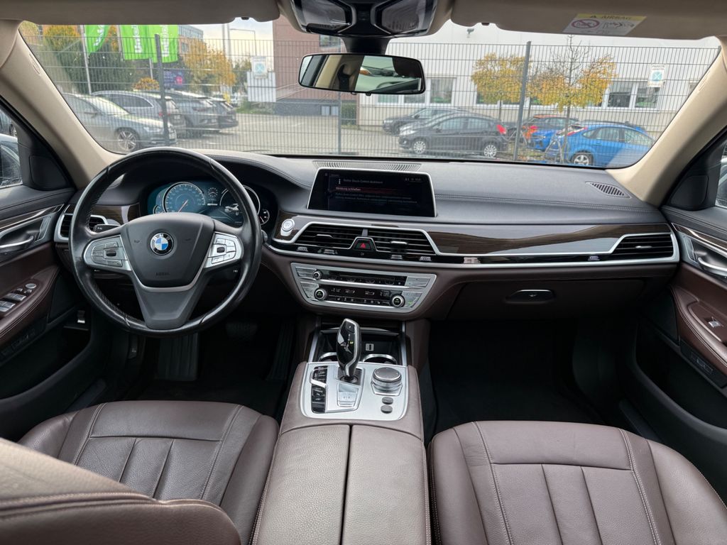 BMW 740 2017