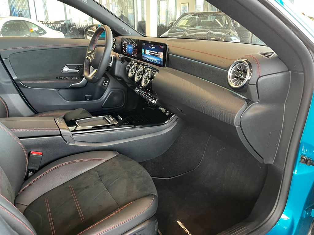 Mercedes-Benz CLA 200 2023