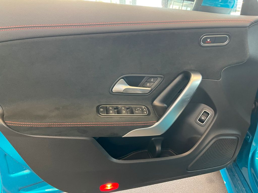 Mercedes-Benz CLA 200 2023