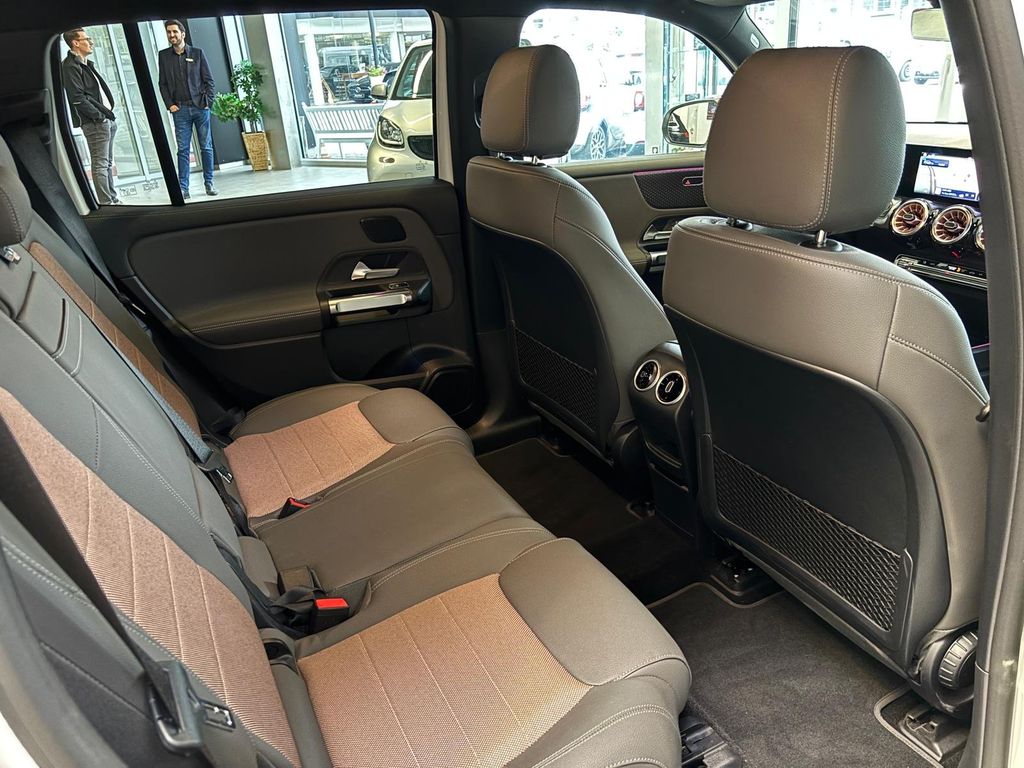 Mercedes-Benz EQB 2025