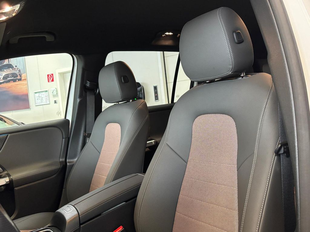 Mercedes-Benz EQB 2025