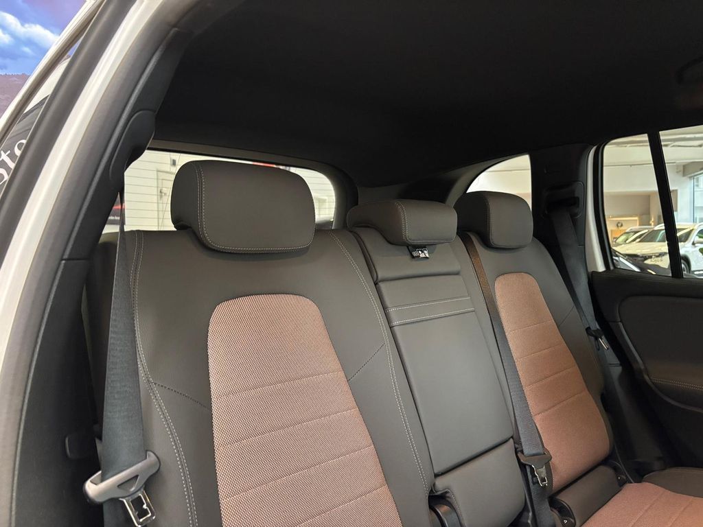 Mercedes-Benz EQB 2025