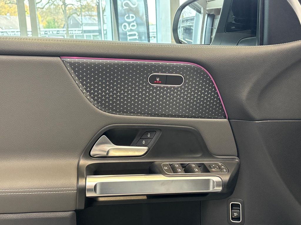 Mercedes-Benz EQB 2025