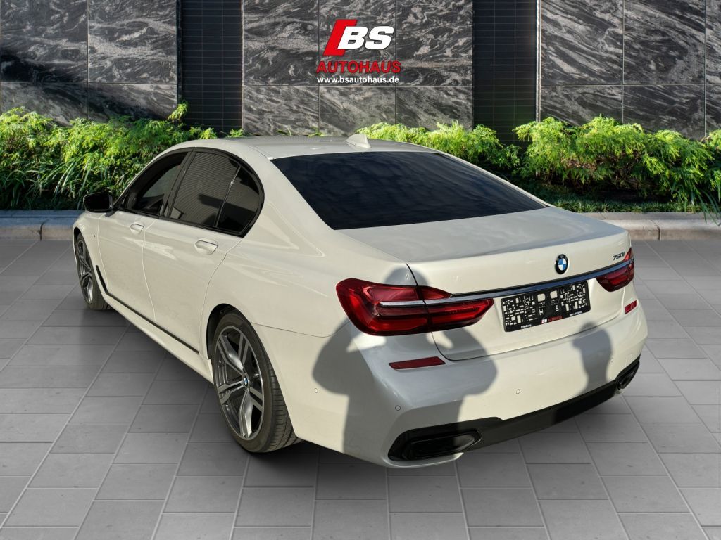BMW 750 2016