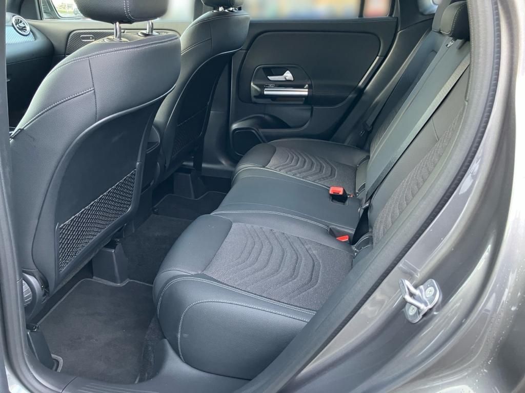 Mercedes-Benz GLA 180 2025