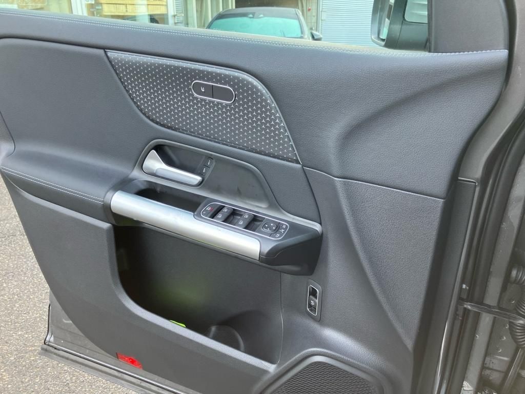 Mercedes-Benz GLA 180 2025