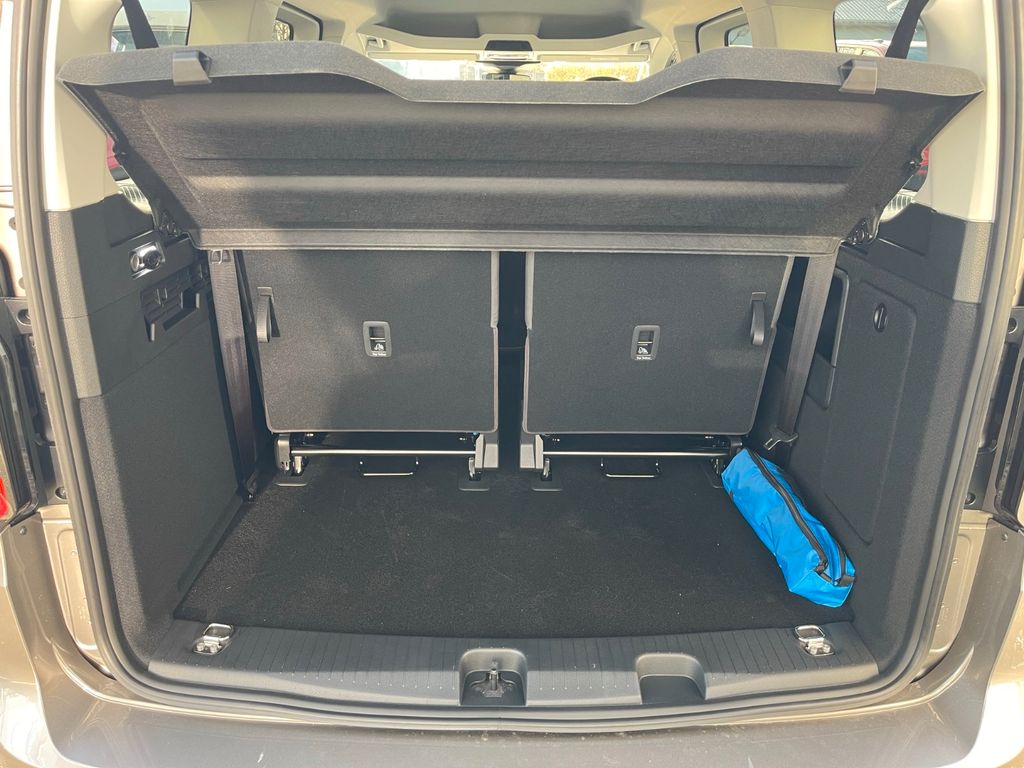 Ford Grand Tourneo 2025