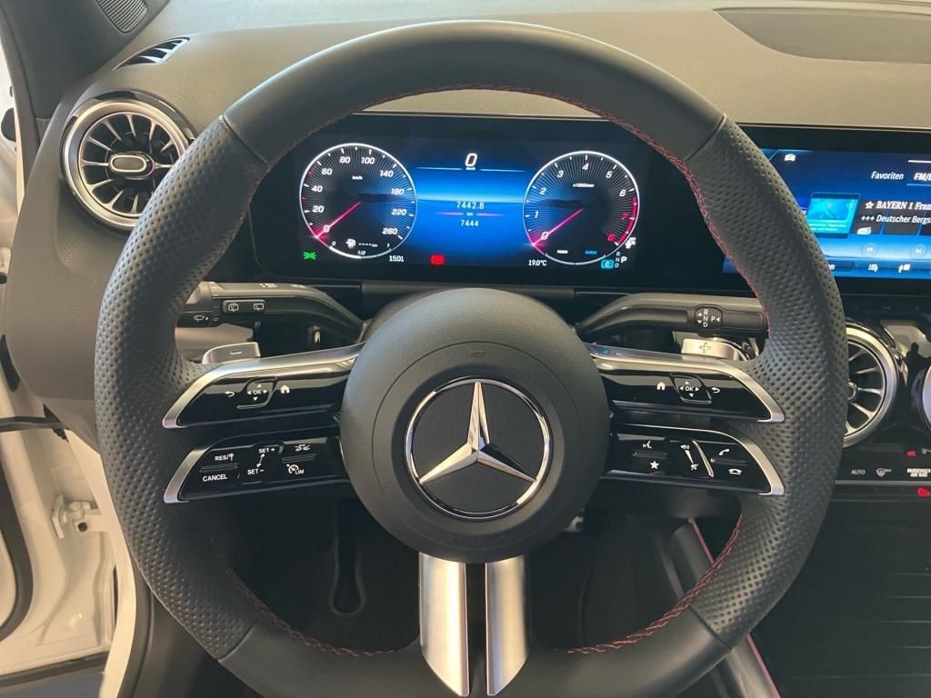 Mercedes-Benz GLA 200 2025
