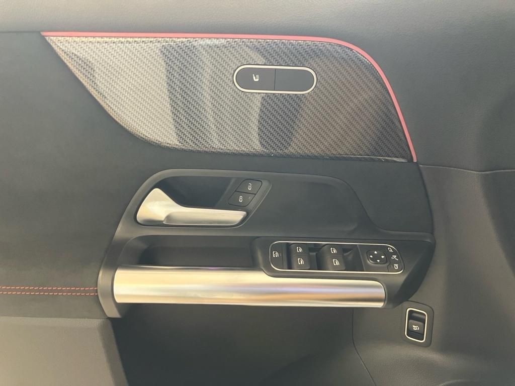 Mercedes-Benz GLA 200 2025