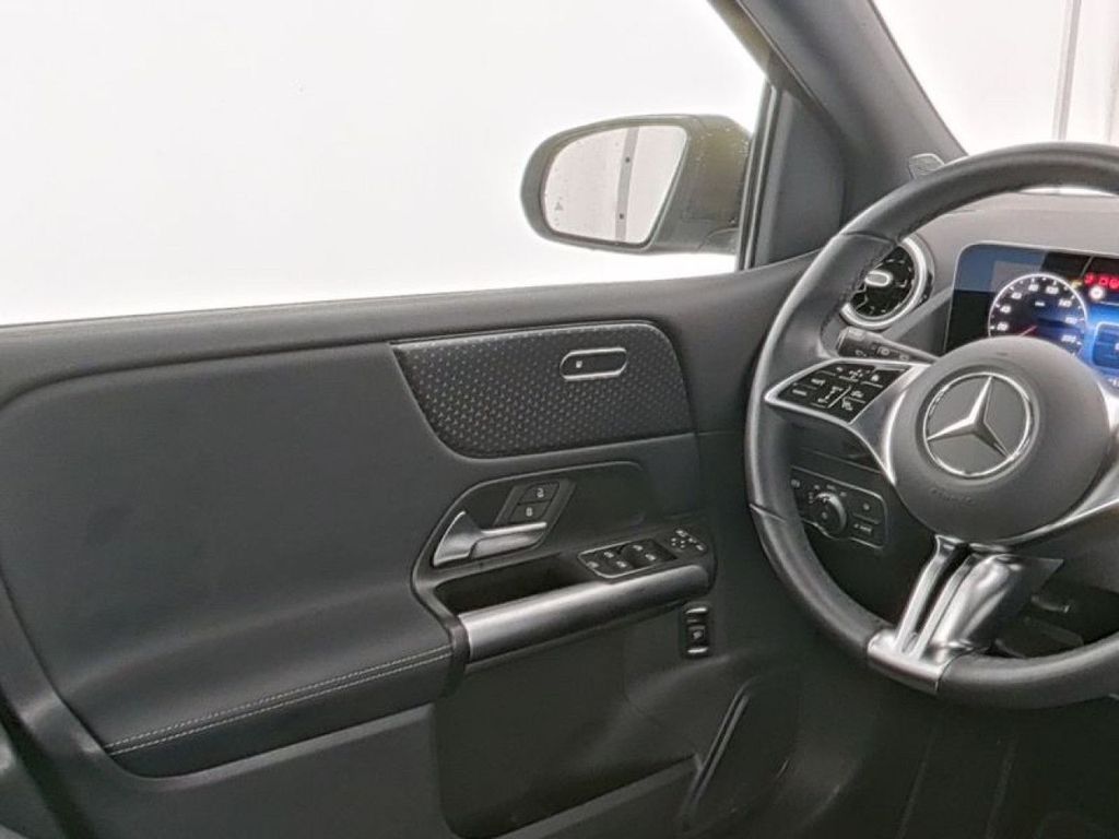 Mercedes-Benz B 220 2024