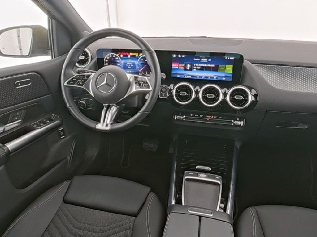 Mercedes-Benz B 220 2024
