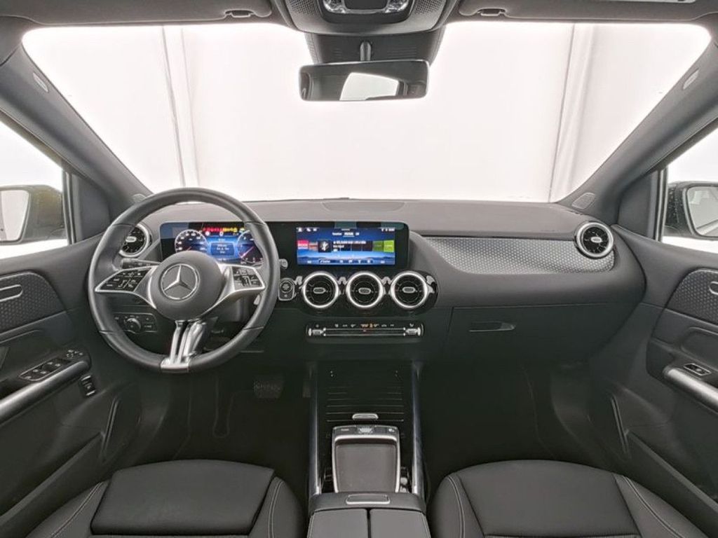 Mercedes-Benz B 220 2024