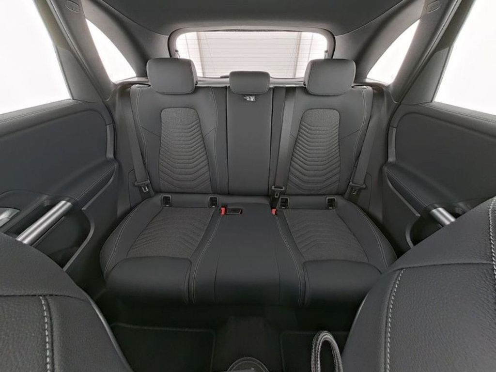 Mercedes-Benz B 220 2024