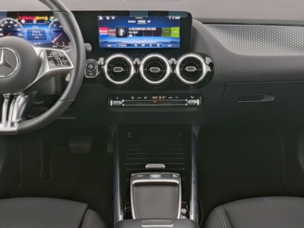 Mercedes-Benz B 220 2024