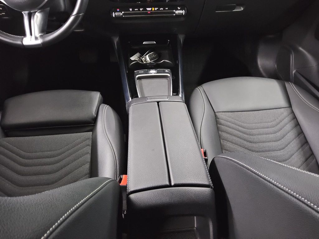 Mercedes-Benz B 200 2023