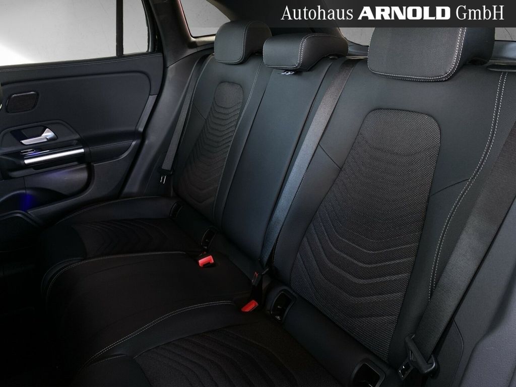 Mercedes-Benz GLA 200 2025