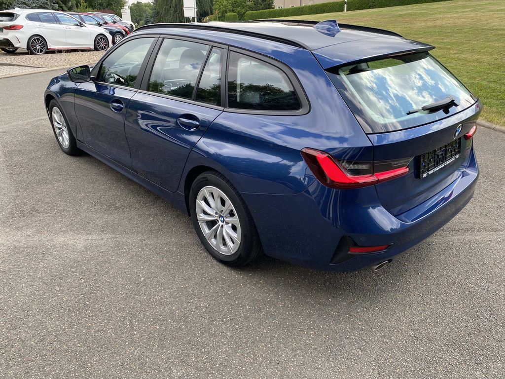 BMW 318 2022