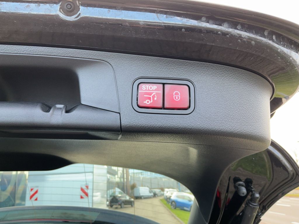 Mercedes-Benz GLA 200 2025