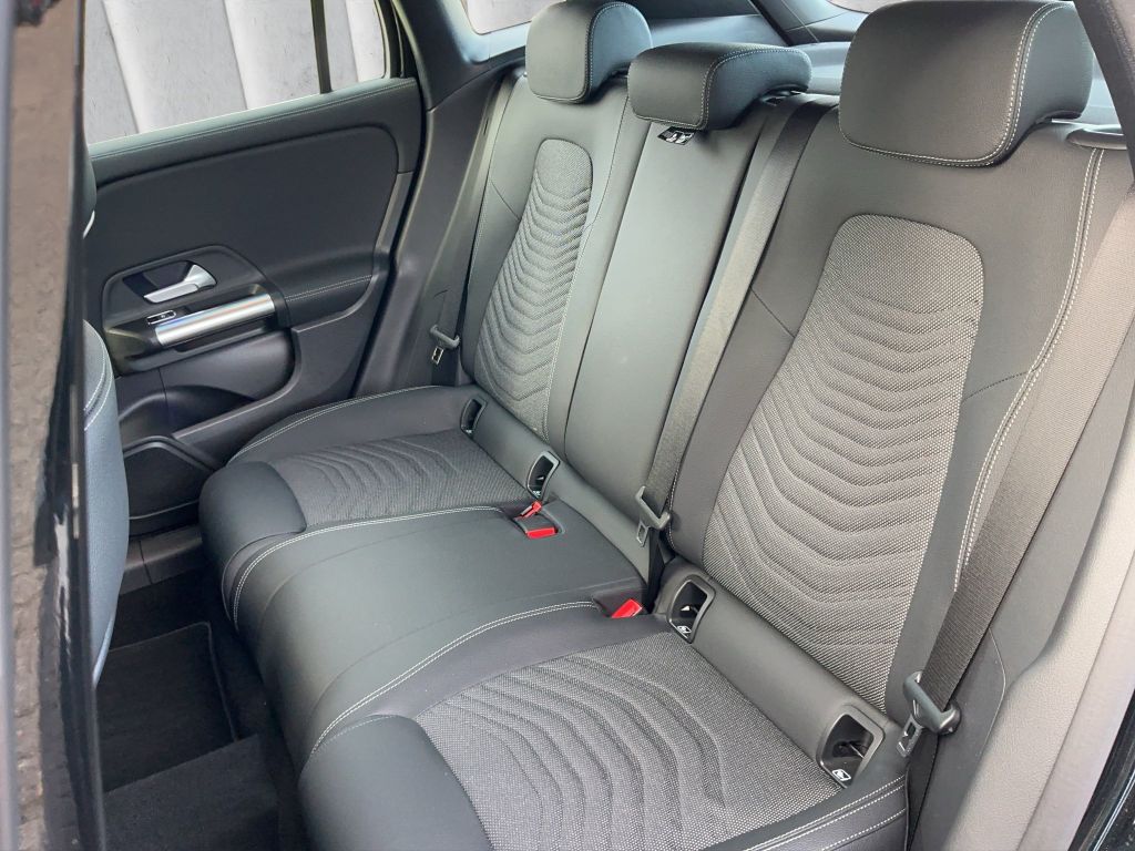 Mercedes-Benz GLA 200 2025