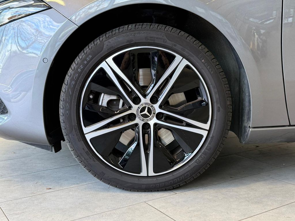 Mercedes-Benz A 250 2025