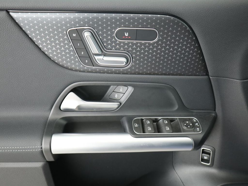 Mercedes-Benz B 220 2024