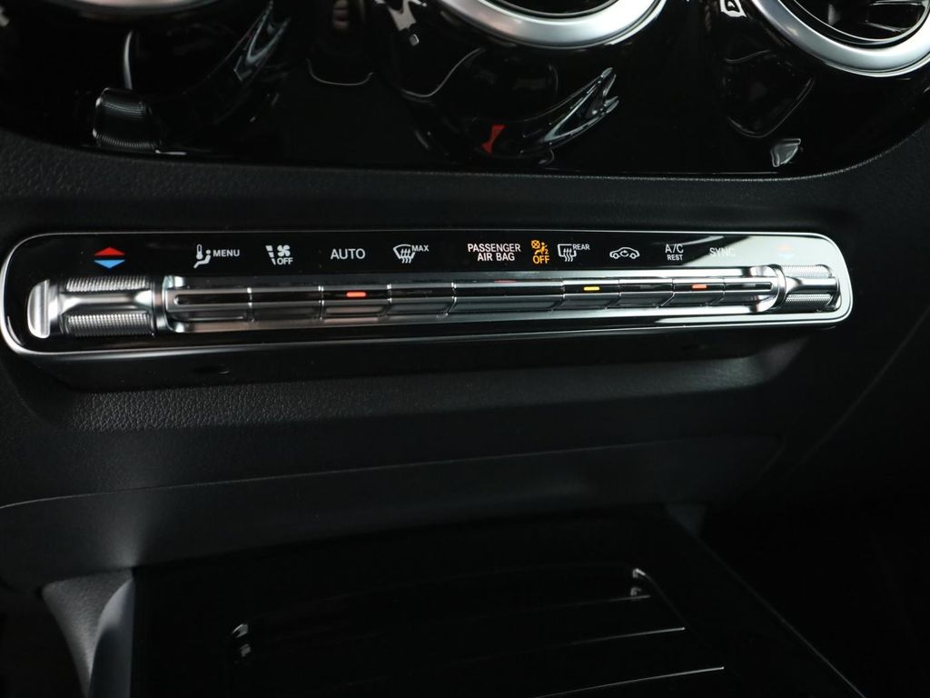 Mercedes-Benz B 220 2024