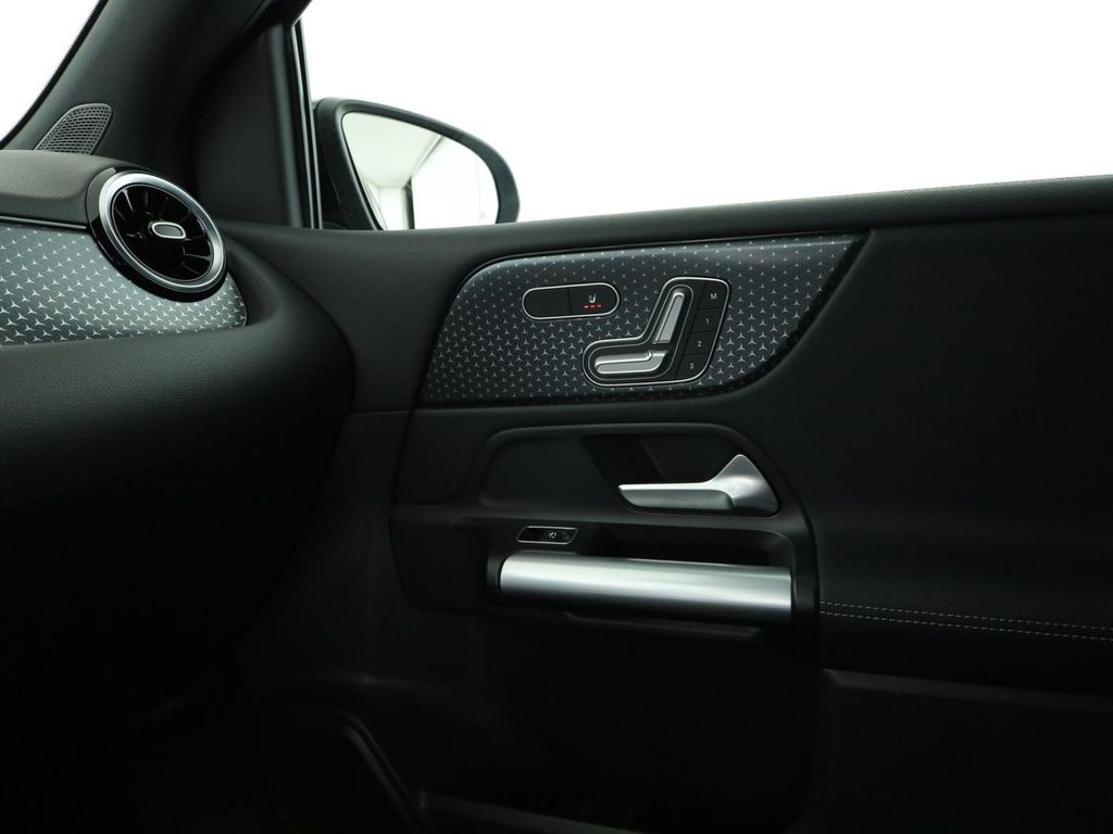 Mercedes-Benz B 220 2024