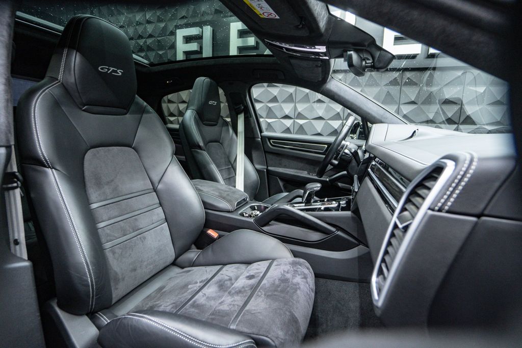 Porsche Cayenne 2023