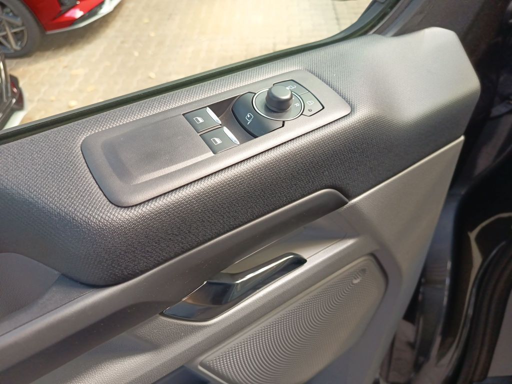 Ford Tourneo Custom 2025